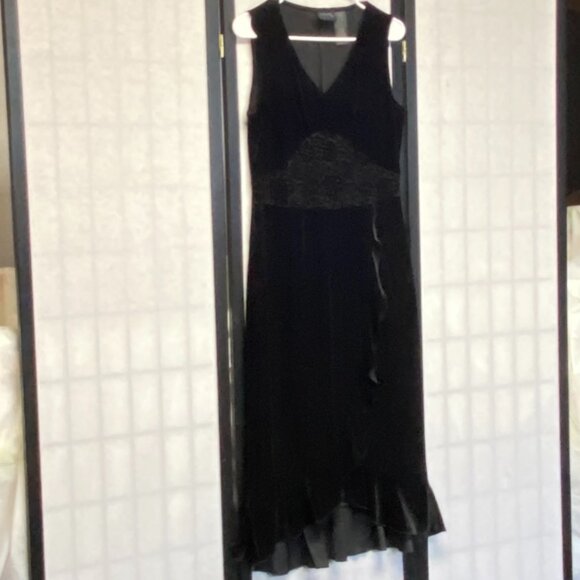 Vintage Studio V Neck Lace Waist Ruffle Hem Wrap Dress M Black Velour Sleeveless - Picture 3 of 12
